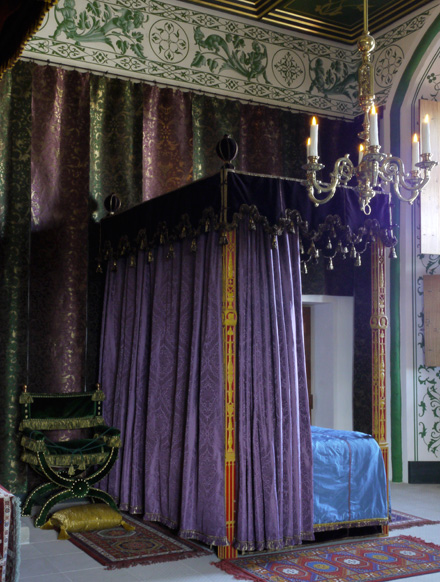 Four poster bed decorated with Renaissance Textiles fabric